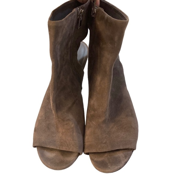 VINCE Fenmore Taupe Brown Suede Peep Toe Ankle Bootie Boot Heels - Picture 4 of 12